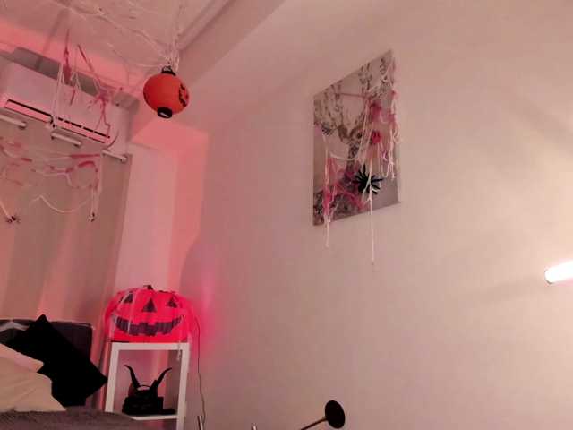 Divine-Madness live cam preview