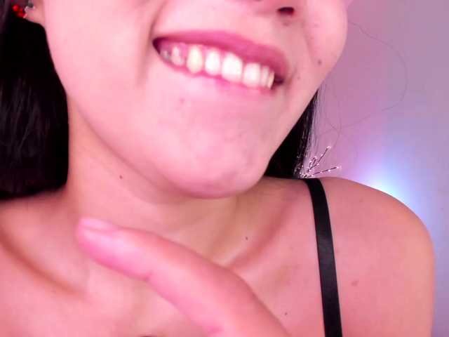 Divine-Madness live cam on BongaCams