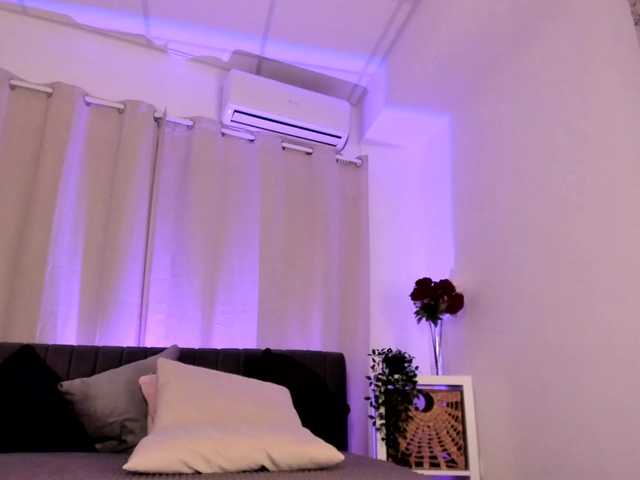 Divine-Madness live cam on BongaCams