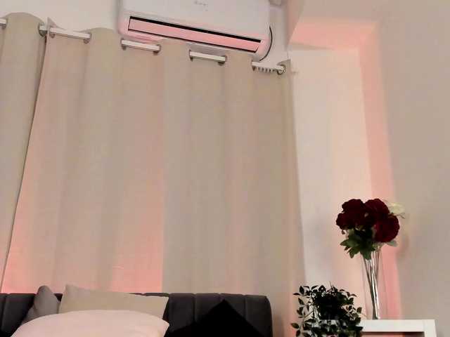 Divine-Madness live cam on BongaCams