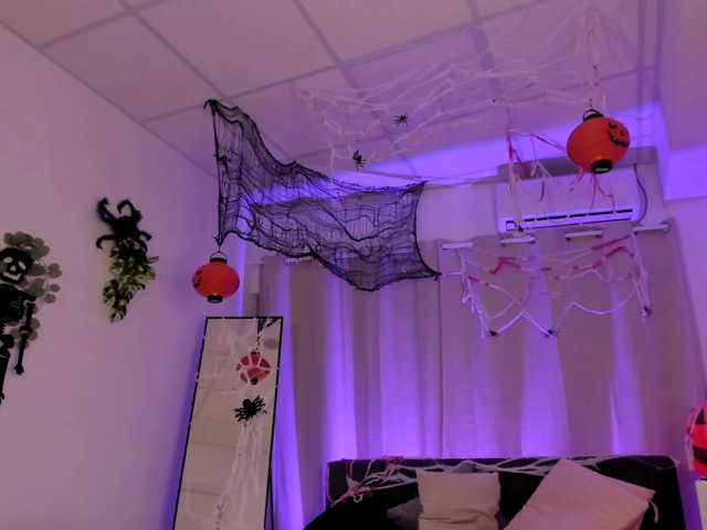 Divine-Madness live cam on BongaCams