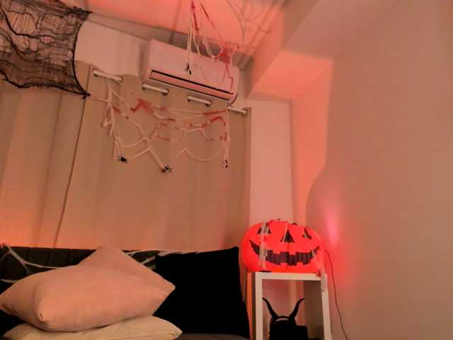 Divine-Madness live cam on BongaCams