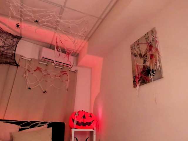 Divine-Madness live cam on BongaCams