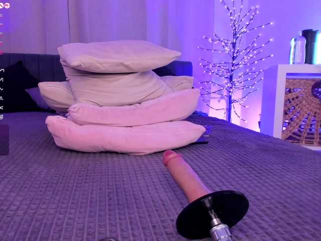 Divine-Madness live cam on BongaCams