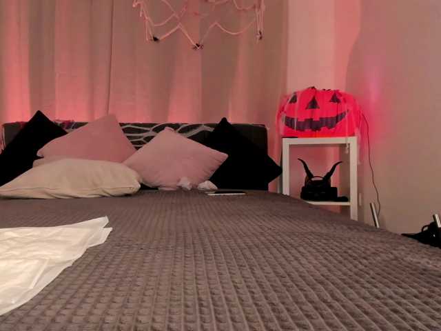 Divine-Madness live cam preview