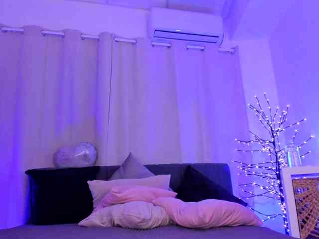 Divine-Madness webcam