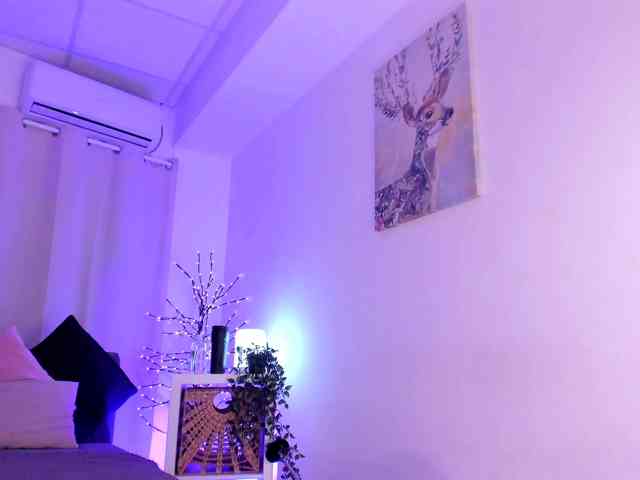 Divine-Madness webcam
