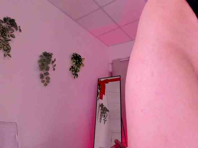 Divine-Madness webcam