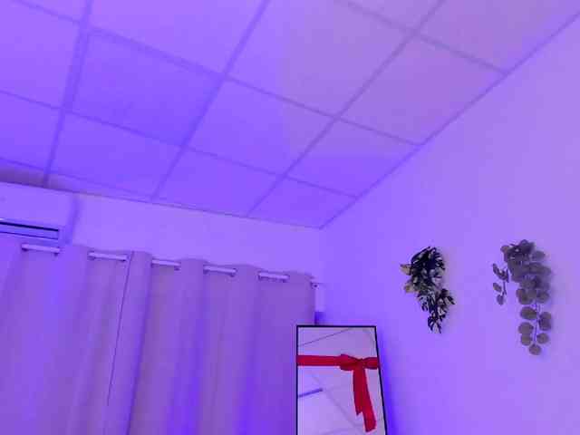 Divine-Madness webcam