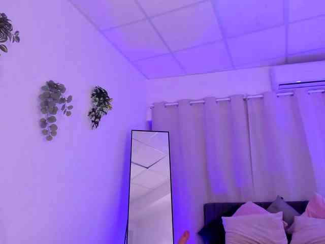 Divine-Madness webcam