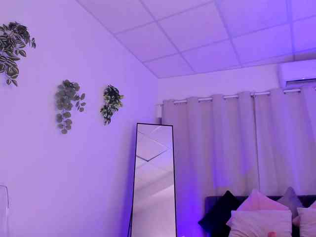 Divine-Madness webcam