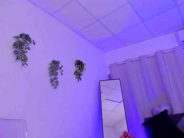 Divine-Madness webcam