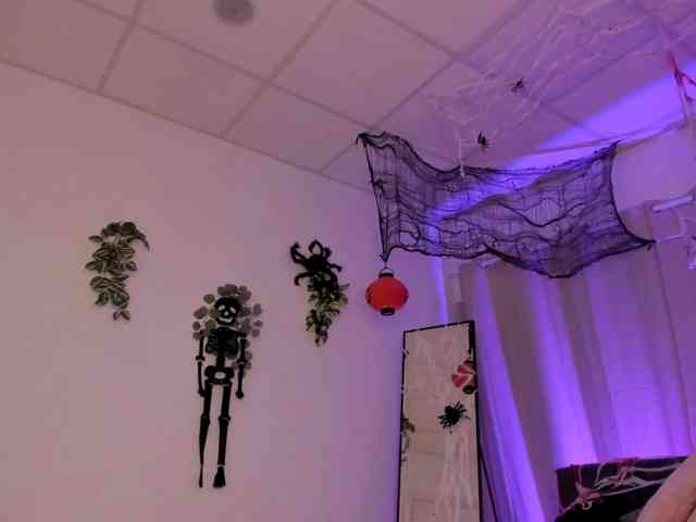 Divine-Madness webcam