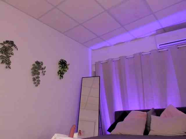 Divine-Madness webcam