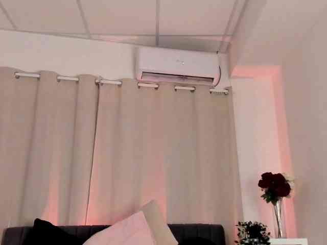 Divine-Madness webcam