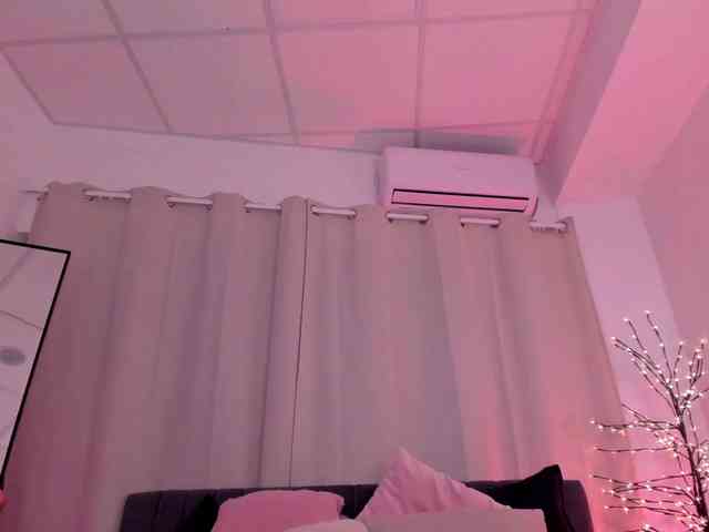 Divine-Madness webcam