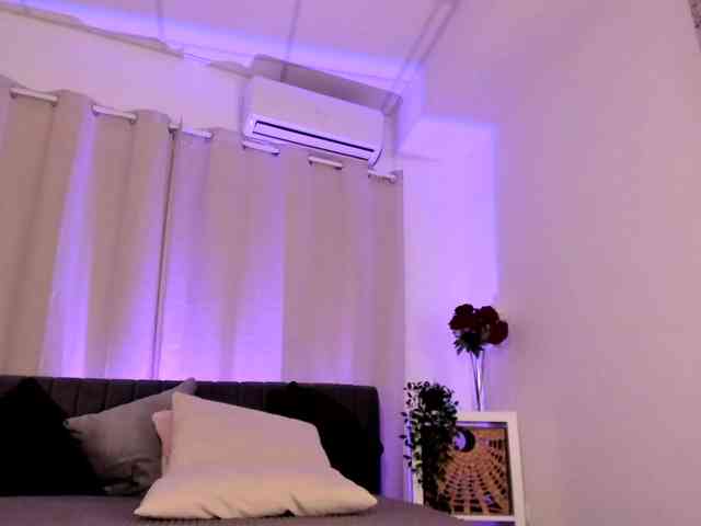 Divine-Madness webcam