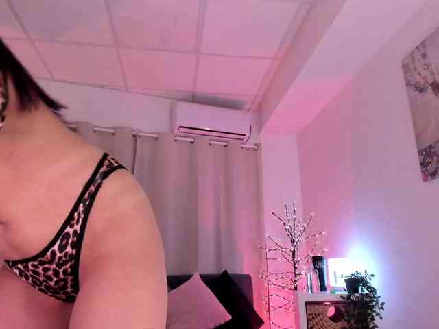 Divine-Madness webcam