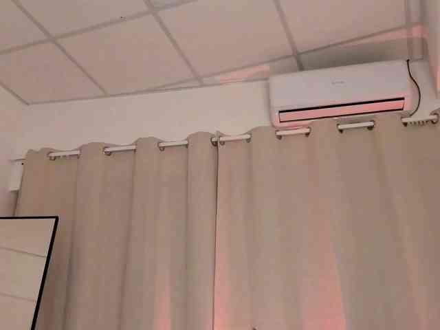 Divine-Madness webcam