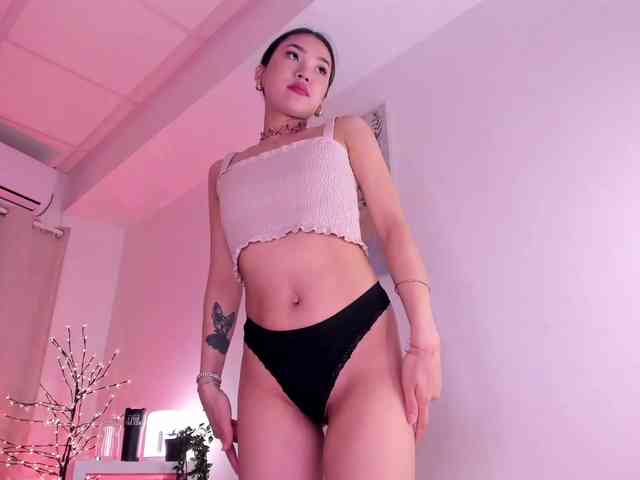 Divine-Madness webcam