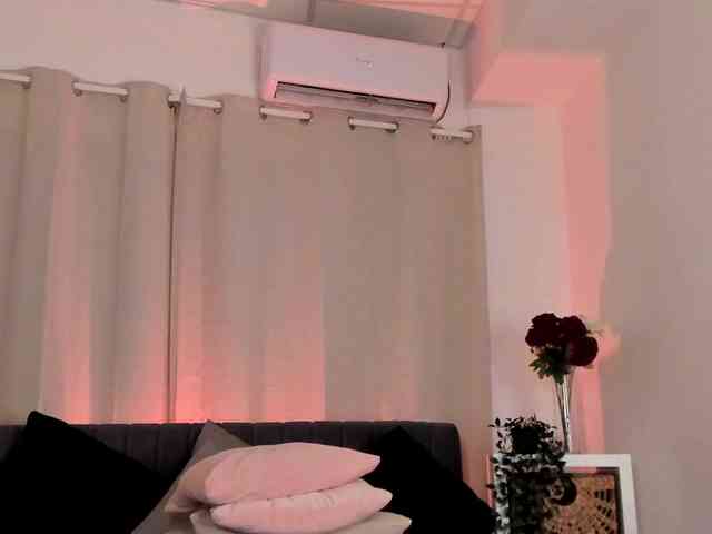 Divine-Madness webcam