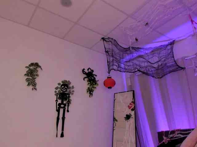 Divine-Madness webcam