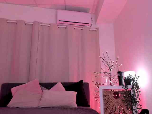 Divine-Madness webcam