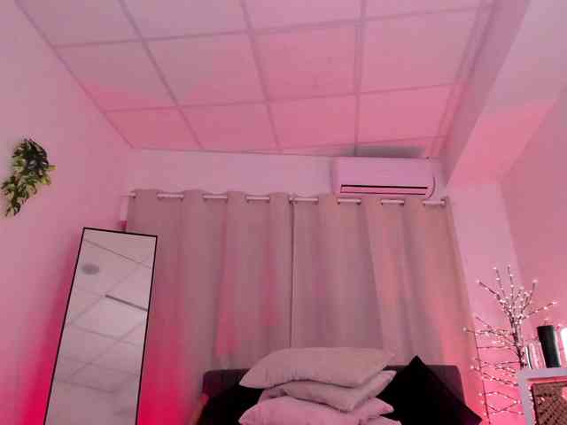 Divine-Madness webcam