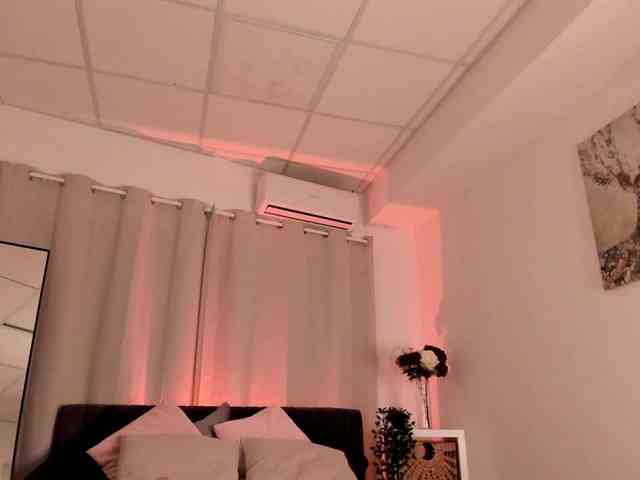 Divine-Madness webcam