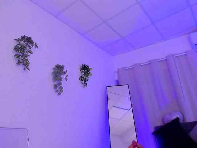 Divine-Madness webcam
