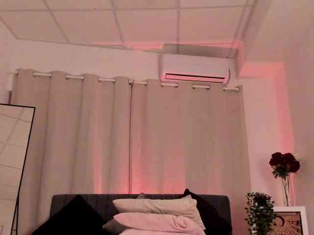 Divine-Madness webcam