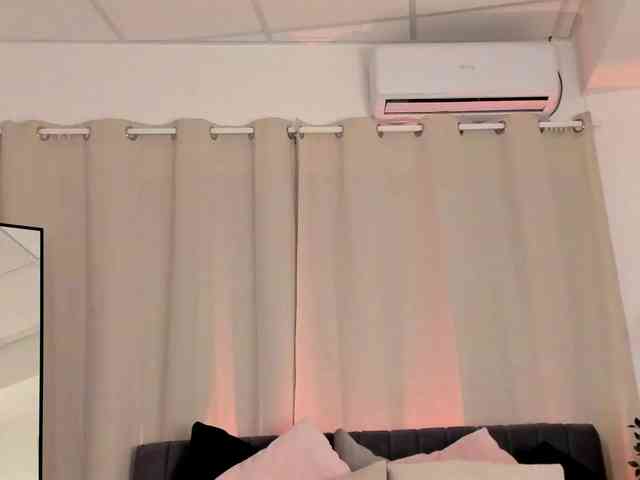 Divine-Madness webcam