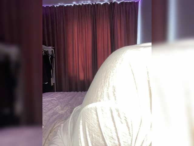 Divine-1 — live female cam