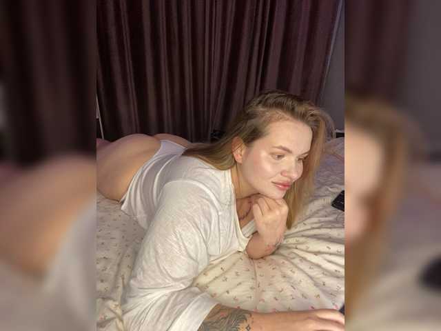 Divine-1 — live female cam