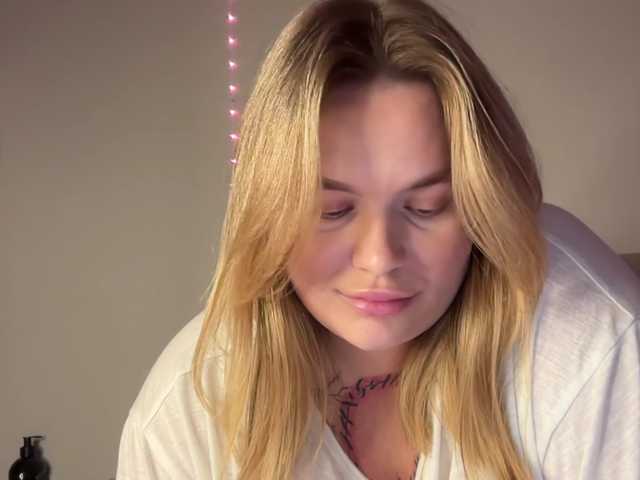 Divine-1 live cam on BongaCams