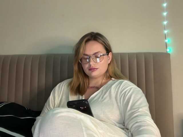 Divana-1 live cam on BongaCams