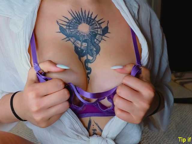 TinyMollys live cam on BongaCams