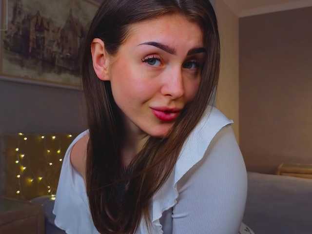 TinyMollys's BongaCams show and profile