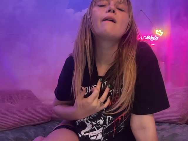 Daddysprincess731 live cam on BongaCams