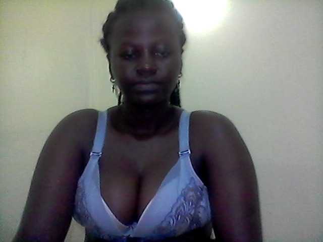 le modèle Darkdil est en webcam porno dans un show sur le site bongacams, il possède les tags suivants: Ebony,Brunette,Hairy