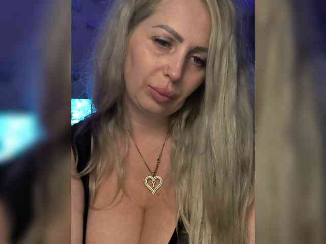 SweetJulia21 webcam
