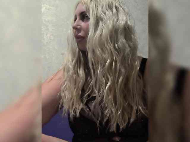 SweetJulia21 webcam