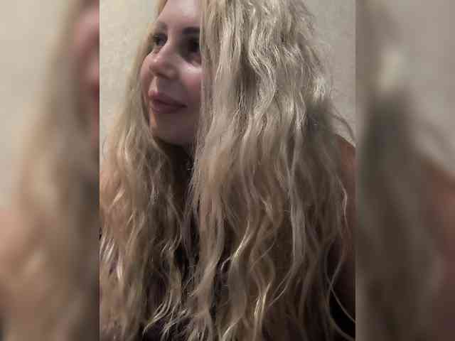 SweetJulia21 webcam