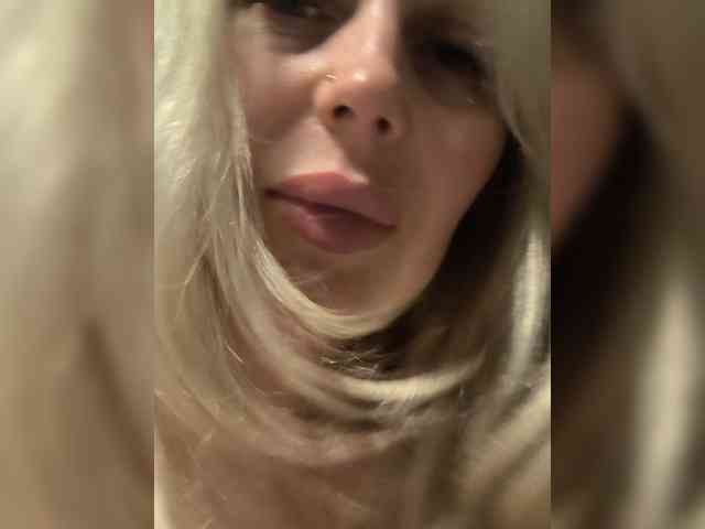 SweetJulia21 webcam