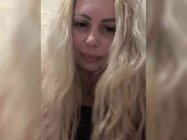 SweetJulia21 webcam