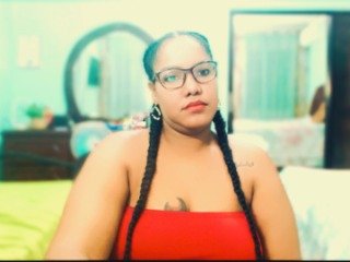 sarahlove16's Live Webcam