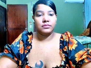 sarahlove16's Live Webcam