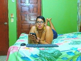 sarahlove16's Live Webcam
