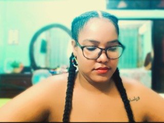 sarahlove16's Live Webcam
