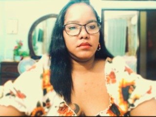 sarahlove16's Live Webcam